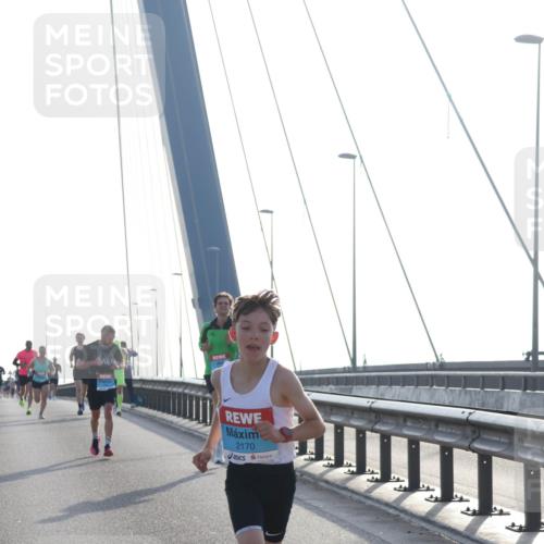 03.10.2026 - Köhlbrandbrückenlauf Tim E. http://msf.ph/oto/10607017 03.10.2026 09:19:19 Position 1 2170 meine-sportfotos.de