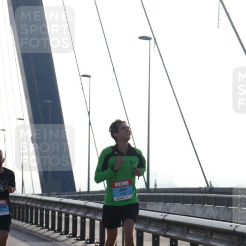 03.10.2026 - Köhlbrandbrückenlauf Tim E. http://msf.ph/oto/10607026 03.10.2026 09:19:21 Position 1 91, 2047 meine-sportfotos.de