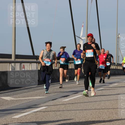 03.10.2026 - Köhlbrandbrückenlauf Strokosch-Dieckow http://msf.ph/oto/10607027 03.10.2026 09:45:43 Position 2 2409 meine-sportfotos.de