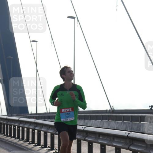 03.10.2026 - Köhlbrandbrückenlauf Tim E. http://msf.ph/oto/10607030 03.10.2026 09:19:22 Position 1 2047 meine-sportfotos.de