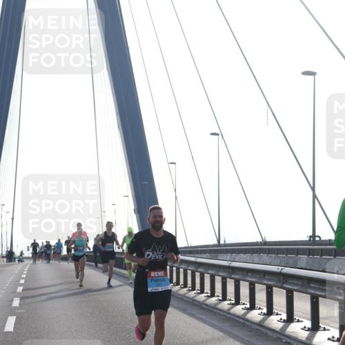 03.10.2026 - Köhlbrandbrückenlauf Tim E. http://msf.ph/oto/10607042 03.10.2026 09:19:24 Position 1 1091 meine-sportfotos.de