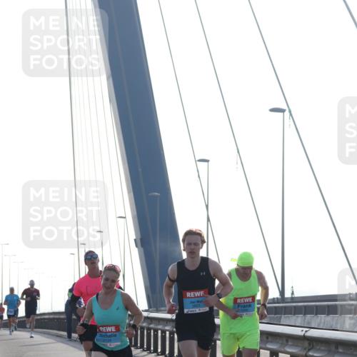 03.10.2026 - Köhlbrandbrückenlauf Tim E. http://msf.ph/oto/10607084 03.10.2026 09:19:27 Position 1 2124, 3801, 1265 meine-sportfotos.de