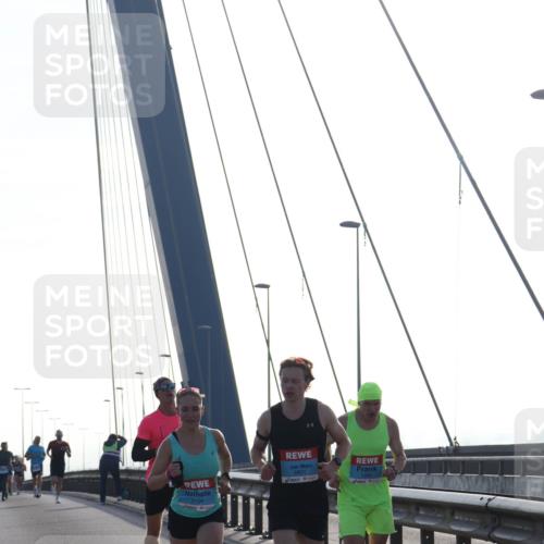 03.10.2026 - Köhlbrandbrückenlauf Tim E. http://msf.ph/oto/10607087 03.10.2026 09:19:28 Position 1 2124, 3801 meine-sportfotos.de