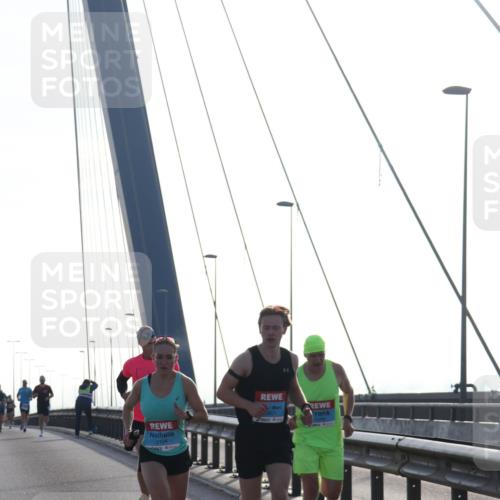 03.10.2026 - Köhlbrandbrückenlauf Tim E. http://msf.ph/oto/10607093 03.10.2026 09:19:28 Position 1 2124 meine-sportfotos.de
