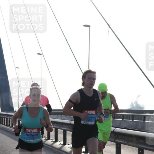 03.10.2026 - Köhlbrandbrückenlauf Tim E. http://msf.ph/oto/10607117 03.10.2026 09:19:29 Position 1 2124, 3801 meine-sportfotos.de