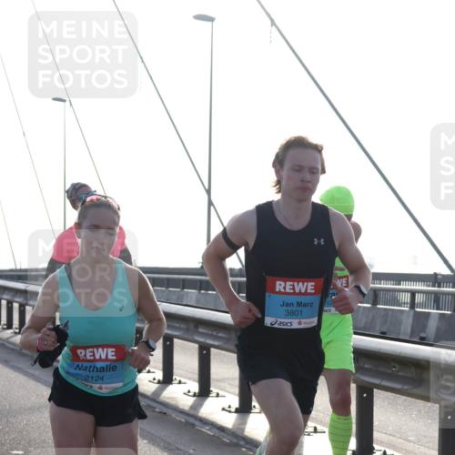 03.10.2026 - Köhlbrandbrückenlauf Tim E. http://msf.ph/oto/10607119 03.10.2026 09:19:30 Position 1 2124, 3801 meine-sportfotos.de