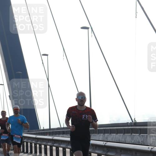 03.10.2026 - Köhlbrandbrückenlauf Tim E. http://msf.ph/oto/10607127 03.10.2026 09:19:37 Position 1  meine-sportfotos.de