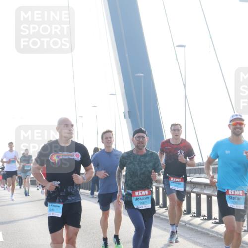 03.10.2026 - Köhlbrandbrückenlauf Tim E. http://msf.ph/oto/10607138 03.10.2026 09:19:40 Position 1 2041, 83, 2067, 1097, 1260 meine-sportfotos.de