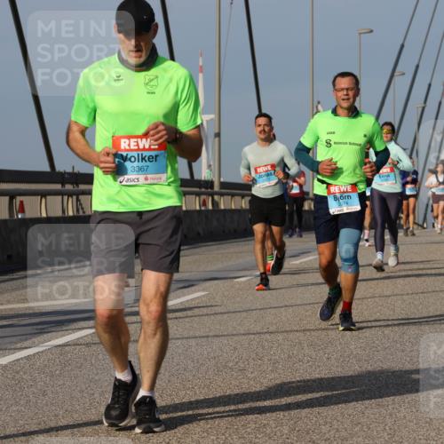 03.10.2026 - Köhlbrandbrückenlauf Strokosch-Dieckow http://msf.ph/oto/10607148 03.10.2026 09:46:00 Position 2 2630, 3367, 2973, 2074 meine-sportfotos.de