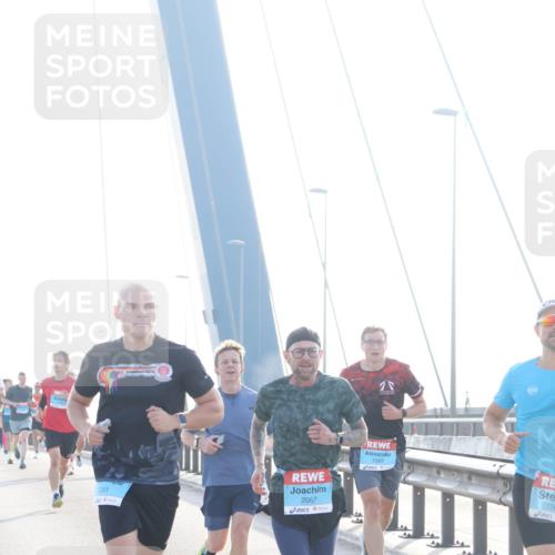 03.10.2026 - Köhlbrandbrückenlauf Tim E. http://msf.ph/oto/10607149 03.10.2026 09:19:41 Position 1 2041, 2067, 1097, 126 meine-sportfotos.de