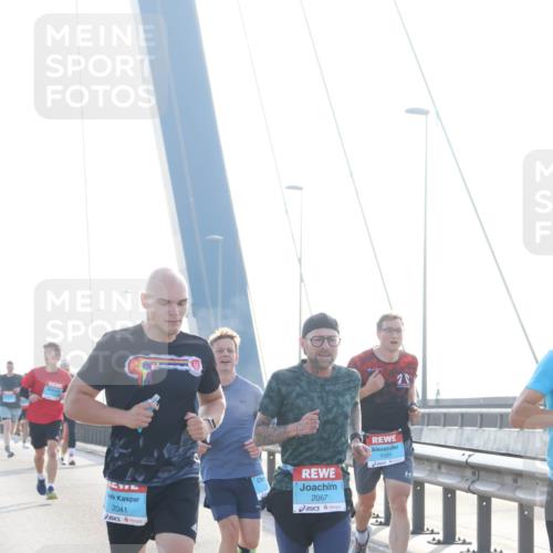 03.10.2026 - Köhlbrandbrückenlauf Tim E. http://msf.ph/oto/10607154 03.10.2026 09:19:41 Position 1 2041, 2067, 1097 meine-sportfotos.de