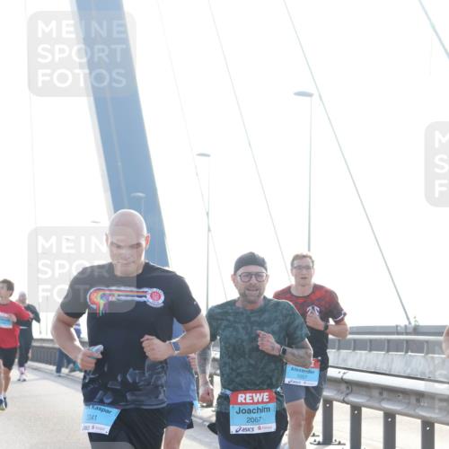 03.10.2026 - Köhlbrandbrückenlauf Tim E. http://msf.ph/oto/10607159 03.10.2026 09:19:41 Position 1 2041, 2067, 1097 meine-sportfotos.de