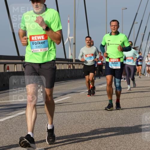03.10.2026 - Köhlbrandbrückenlauf Strokosch-Dieckow http://msf.ph/oto/10607162 03.10.2026 09:46:01 Position 2 3367, 2074 meine-sportfotos.de