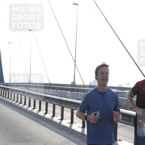 03.10.2026 - Köhlbrandbrückenlauf Tim E. http://msf.ph/oto/10607174 03.10.2026 09:19:44 Position 1  meine-sportfotos.de