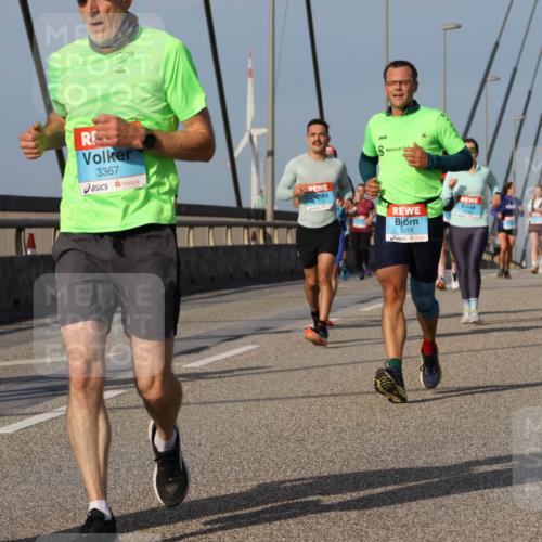 03.10.2026 - Köhlbrandbrückenlauf Strokosch-Dieckow http://msf.ph/oto/10607179 03.10.2026 09:46:01 Position 2 3367, 2074 meine-sportfotos.de