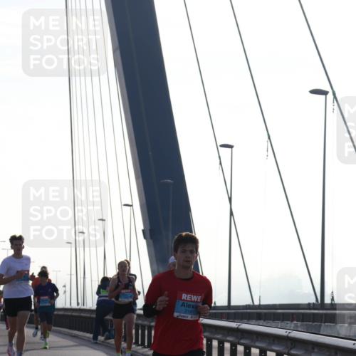 03.10.2026 - Köhlbrandbrückenlauf Tim E. http://msf.ph/oto/10607181 03.10.2026 09:19:45 Position 1 2181 meine-sportfotos.de