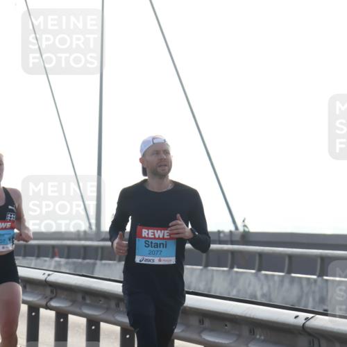 03.10.2026 - Köhlbrandbrückenlauf Tim E. http://msf.ph/oto/10607200 03.10.2026 09:19:49 Position 1 07, 2077 meine-sportfotos.de