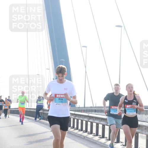 03.10.2026 - Köhlbrandbrückenlauf Tim E. http://msf.ph/oto/10607212 03.10.2026 09:19:50 Position 1 94, 2183, 1507 meine-sportfotos.de