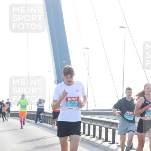 03.10.2026 - Köhlbrandbrückenlauf Tim E. http://msf.ph/oto/10607217 03.10.2026 09:19:50 Position 1 94, 2183, 150, 1607 meine-sportfotos.de
