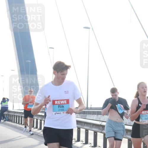 03.10.2026 - Köhlbrandbrückenlauf Tim E. http://msf.ph/oto/10607228 03.10.2026 09:19:51 Position 1 94, 2183, 1507 meine-sportfotos.de