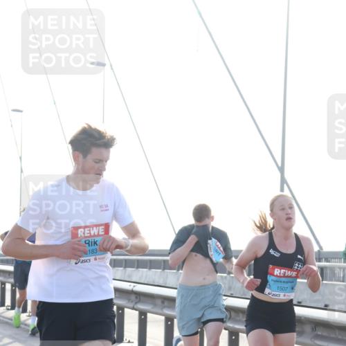 03.10.2026 - Köhlbrandbrückenlauf Tim E. http://msf.ph/oto/10607235 03.10.2026 09:19:51 Position 1 94, 183, 1507 meine-sportfotos.de