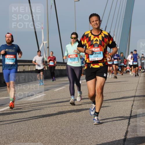 03.10.2026 - Köhlbrandbrückenlauf Strokosch-Dieckow http://msf.ph/oto/10607239 03.10.2026 09:46:04 Position 2 2973, 1473, 2290, 2209 meine-sportfotos.de