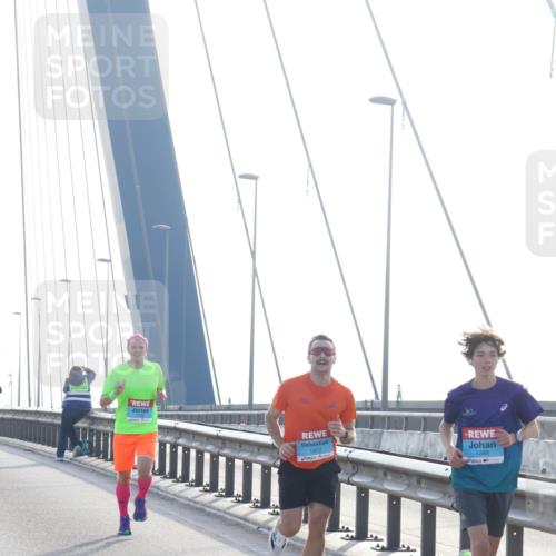 03.10.2026 - Köhlbrandbrückenlauf Tim E. http://msf.ph/oto/10607246 03.10.2026 09:19:54 Position 1 1972, 1288 meine-sportfotos.de
