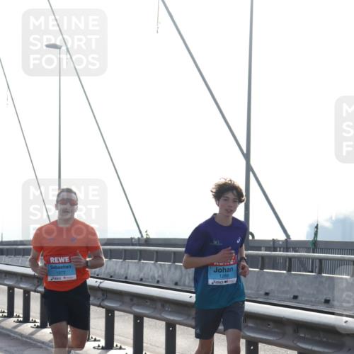 03.10.2026 - Köhlbrandbrückenlauf Tim E. http://msf.ph/oto/10607258 03.10.2026 09:19:55 Position 1 1972, 1288 meine-sportfotos.de