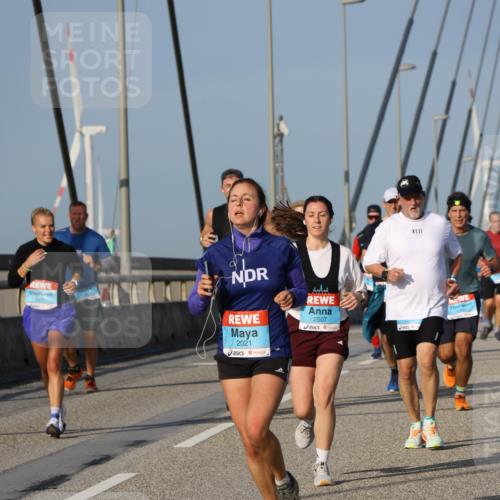 03.10.2026 - Köhlbrandbrückenlauf Strokosch-Dieckow http://msf.ph/oto/10607272 03.10.2026 09:46:12 Position 2 2420, 2021, 2507 meine-sportfotos.de