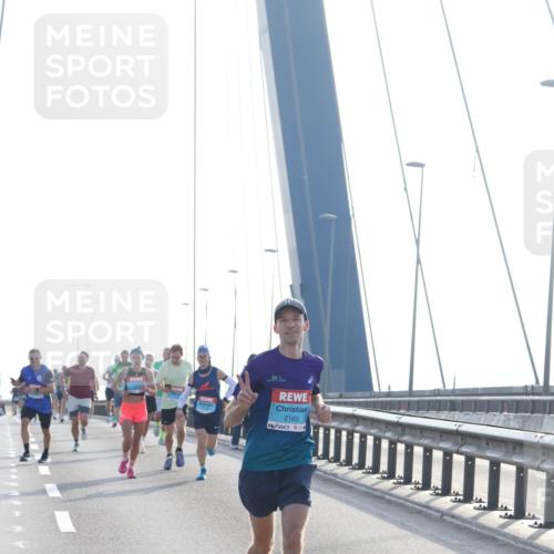 03.10.2026 - Köhlbrandbrückenlauf Tim E. http://msf.ph/oto/10607307 03.10.2026 09:20:02 Position 1 2165 meine-sportfotos.de