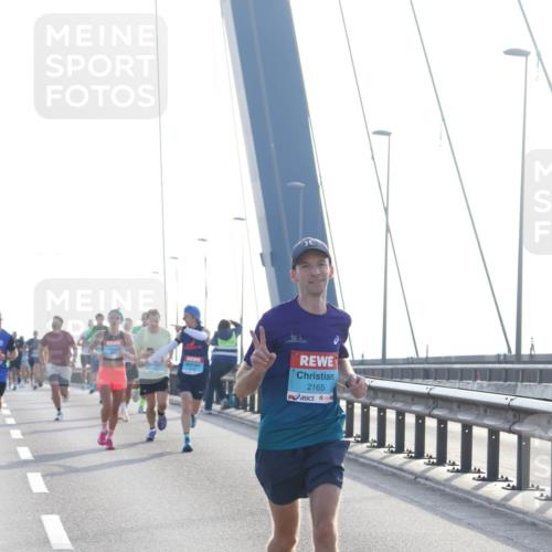 03.10.2026 - Köhlbrandbrückenlauf Tim E. http://msf.ph/oto/10607318 03.10.2026 09:20:03 Position 1 2165 meine-sportfotos.de