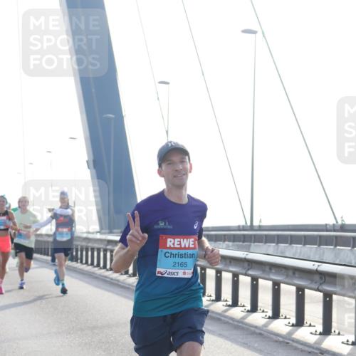 03.10.2026 - Köhlbrandbrückenlauf Tim E. http://msf.ph/oto/10607331 03.10.2026 09:20:04 Position 1 2165 meine-sportfotos.de