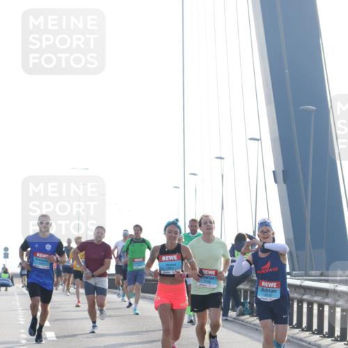 03.10.2026 - Köhlbrandbrückenlauf Tim E. http://msf.ph/oto/10607334 03.10.2026 09:20:04 Position 1 2130, 2166 meine-sportfotos.de