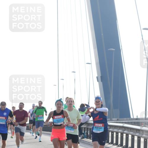 03.10.2026 - Köhlbrandbrückenlauf Tim E. http://msf.ph/oto/10607346 03.10.2026 09:20:05 Position 1 1823, 2166, 2130 meine-sportfotos.de