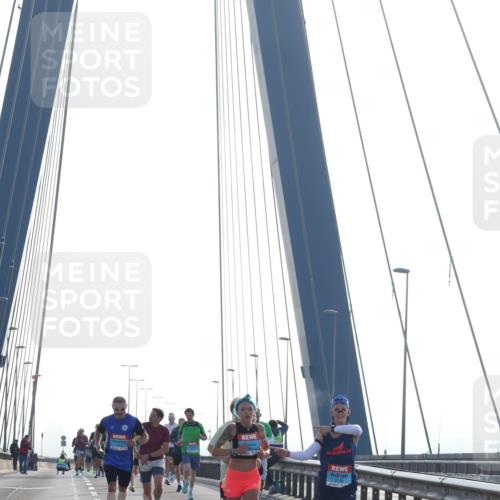 03.10.2026 - Köhlbrandbrückenlauf Tim E. http://msf.ph/oto/10607353 03.10.2026 09:20:06 Position 1  meine-sportfotos.de