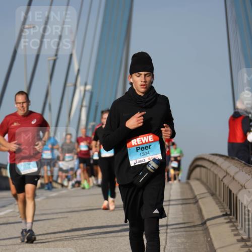 03.10.2026 - Köhlbrandbrückenlauf Strokosch-Dieckow http://msf.ph/oto/10607370 03.10.2026 09:46:21 Position 2 1304 meine-sportfotos.de