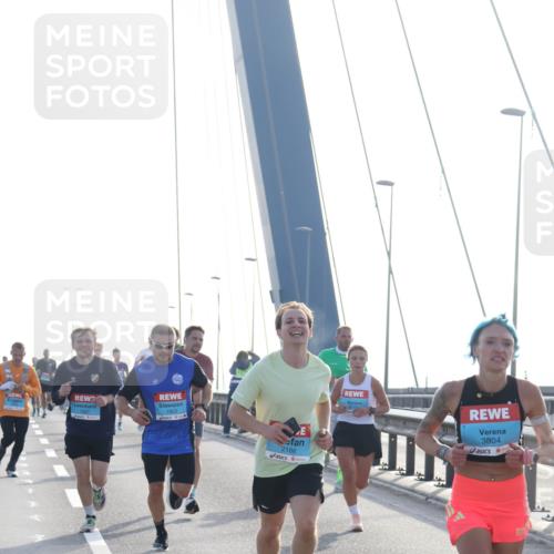 03.10.2026 - Köhlbrandbrückenlauf Tim E. http://msf.ph/oto/10607374 03.10.2026 09:20:09 Position 1 1823, 2166, 3804 meine-sportfotos.de