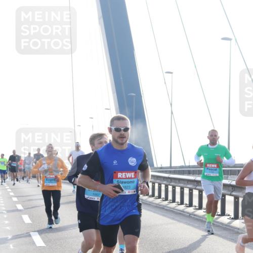 03.10.2026 - Köhlbrandbrückenlauf Tim E. http://msf.ph/oto/10607405 03.10.2026 09:20:11 Position 1 1007, 1823 meine-sportfotos.de