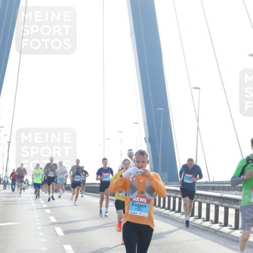 03.10.2026 - Köhlbrandbrückenlauf Tim E. http://msf.ph/oto/10607453 03.10.2026 09:20:14 Position 1 2356 meine-sportfotos.de