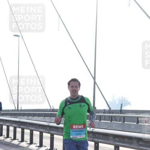 03.10.2026 - Köhlbrandbrückenlauf Tim E. http://msf.ph/oto/10607466 03.10.2026 09:20:16 Position 1 2045 meine-sportfotos.de