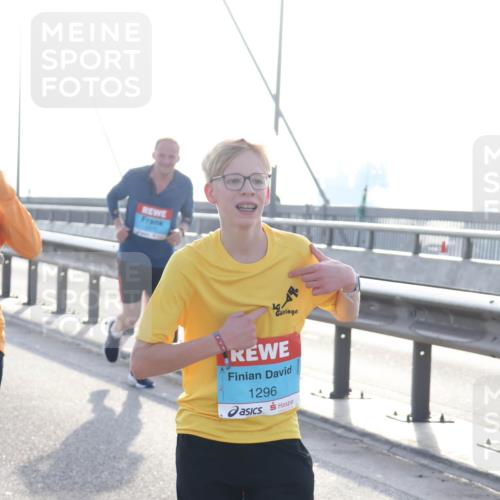 03.10.2026 - Köhlbrandbrückenlauf Tim E. http://msf.ph/oto/10607505 03.10.2026 09:20:18 Position 1 1296 meine-sportfotos.de