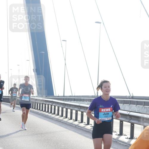 03.10.2026 - Köhlbrandbrückenlauf Tim E. http://msf.ph/oto/10607523 03.10.2026 09:20:21 Position 1 1357 meine-sportfotos.de