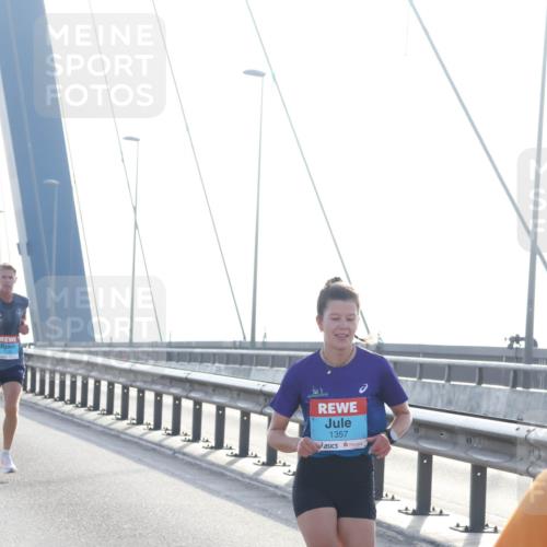 03.10.2026 - Köhlbrandbrückenlauf Tim E. http://msf.ph/oto/10607531 03.10.2026 09:20:21 Position 1 1357 meine-sportfotos.de