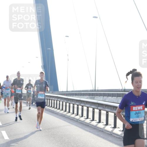 03.10.2026 - Köhlbrandbrückenlauf Tim E. http://msf.ph/oto/10607534 03.10.2026 09:20:21 Position 1 1357 meine-sportfotos.de