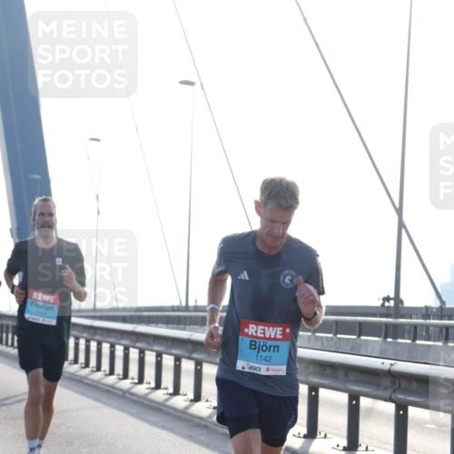 03.10.2026 - Köhlbrandbrückenlauf Tim E. http://msf.ph/oto/10607567 03.10.2026 09:20:25 Position 1 2197, 1142 meine-sportfotos.de