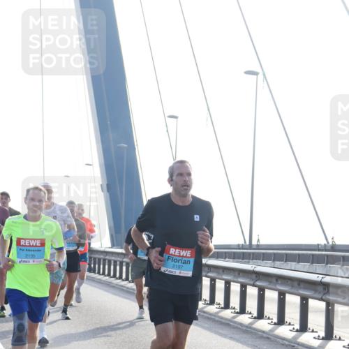 03.10.2026 - Köhlbrandbrückenlauf Tim E. http://msf.ph/oto/10607579 03.10.2026 09:20:25 Position 1 2135, 2197 meine-sportfotos.de