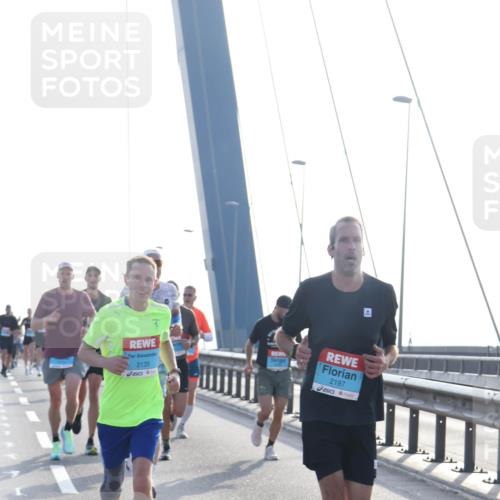 03.10.2026 - Köhlbrandbrückenlauf Tim E. http://msf.ph/oto/10607581 03.10.2026 09:20:26 Position 1 2135, 2197 meine-sportfotos.de