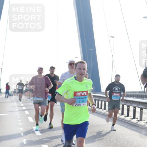 03.10.2026 - Köhlbrandbrückenlauf Tim E. http://msf.ph/oto/10607593 03.10.2026 09:20:26 Position 1 2135 meine-sportfotos.de