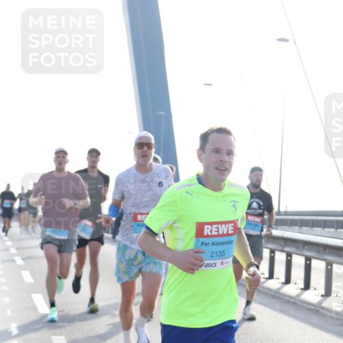 03.10.2026 - Köhlbrandbrückenlauf Tim E. http://msf.ph/oto/10607604 03.10.2026 09:20:27 Position 1 2135, 3 meine-sportfotos.de