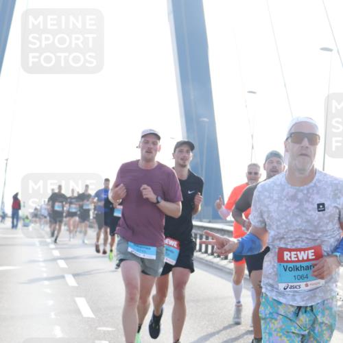 03.10.2026 - Köhlbrandbrückenlauf Tim E. http://msf.ph/oto/10607631 03.10.2026 09:20:28 Position 1 3710, 1064 meine-sportfotos.de
